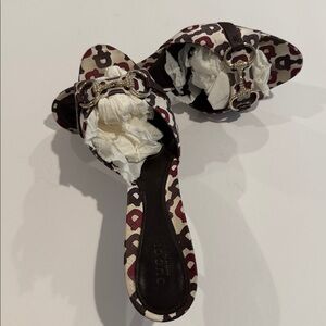 Gucci Women's Burgundy and White Patterned Mules